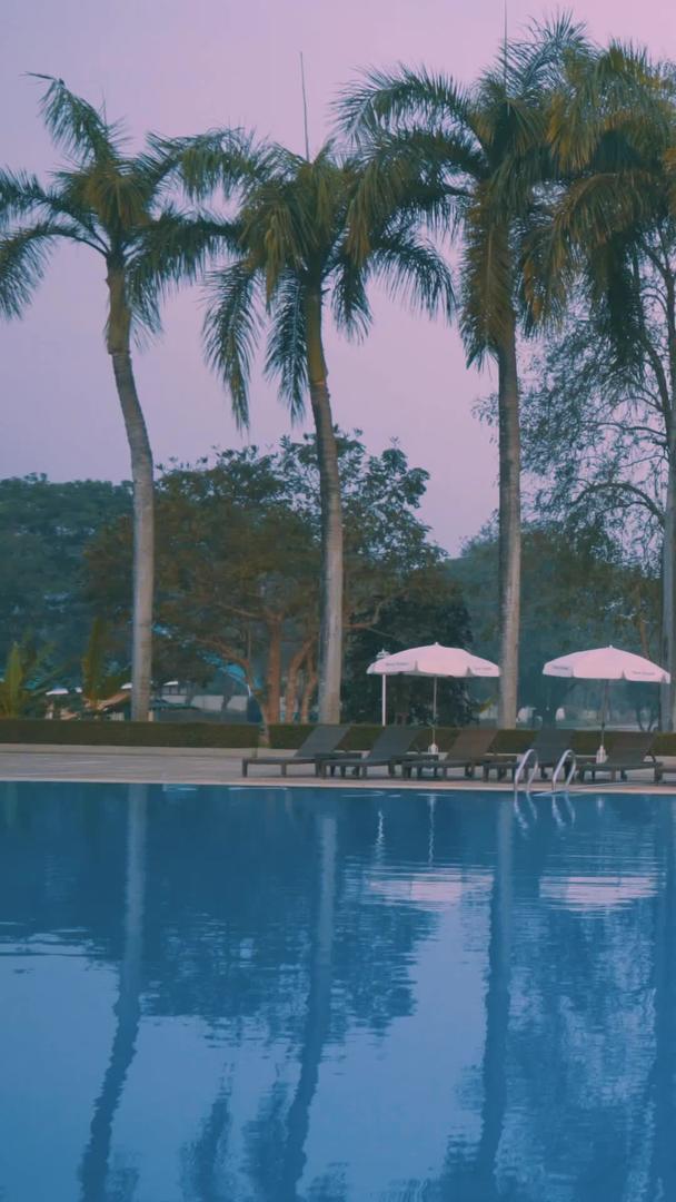 高档酒店游泳池实拍视频的预览图