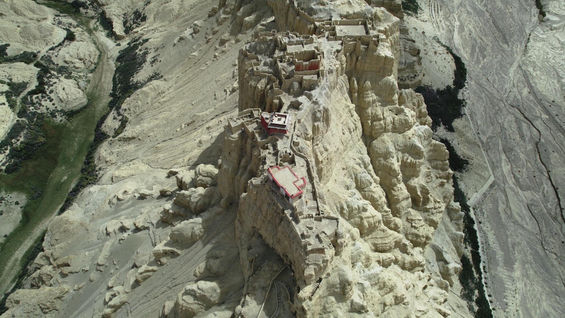 西藏阿里旅游景点古格王朝遗址航拍视频的预览图