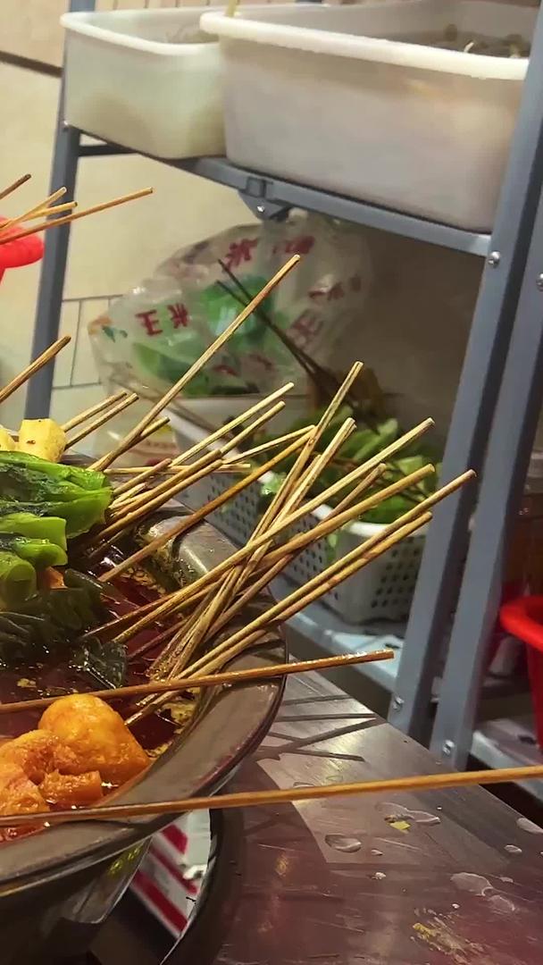 湖北省荆州地方特色小吃中餐麻辣烫制作工艺素材视频的预览图