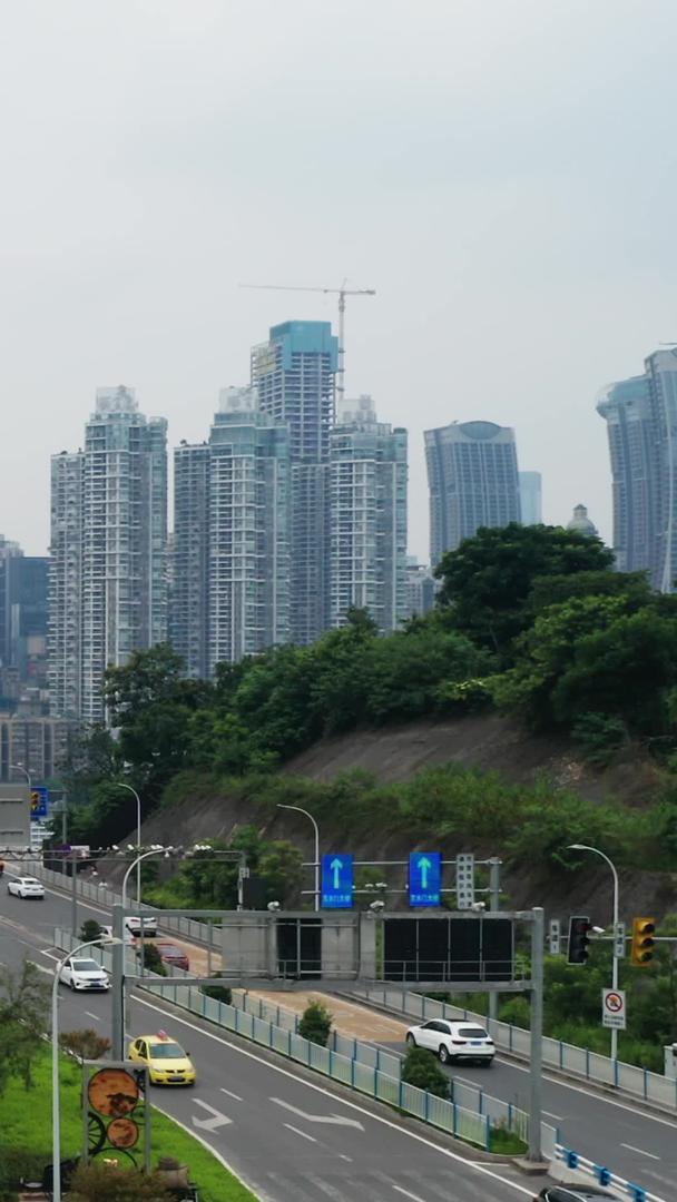 重庆东水门大桥城市交通视频的预览图