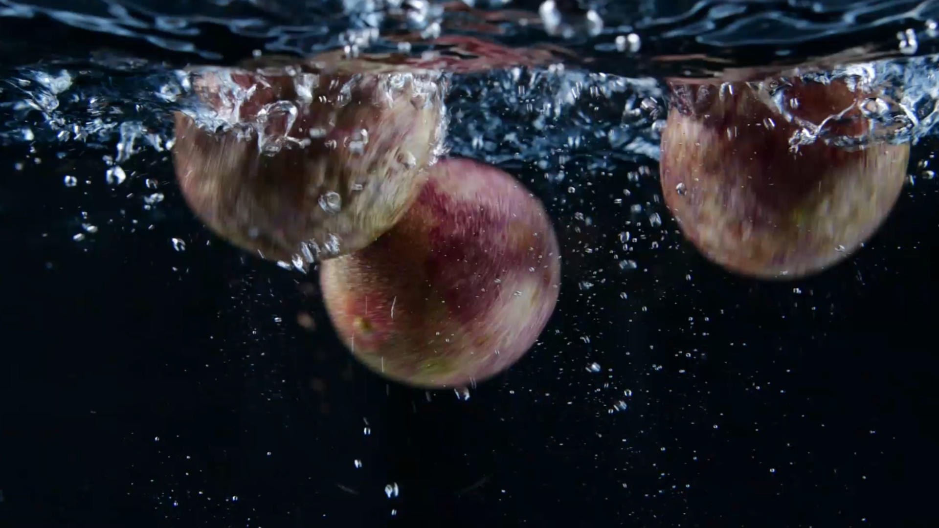 升格百香果入水新鲜水果入水鸡蛋果视频的预览图