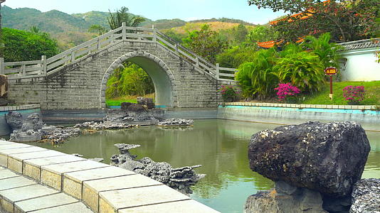 中式小桥流水庭院视频的预览图