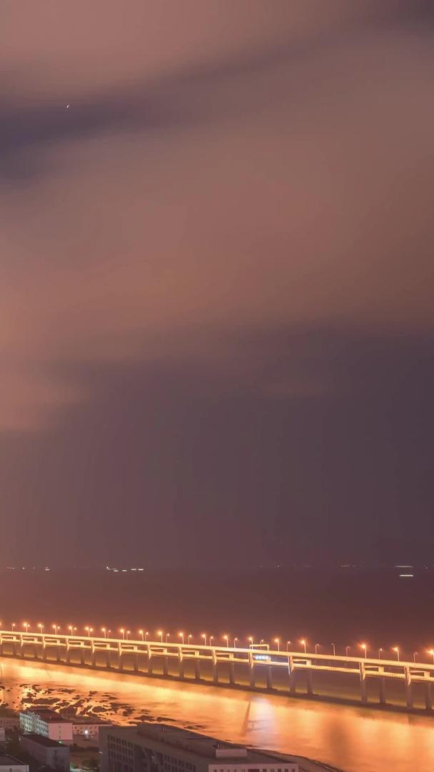 星海大桥夜转日视频的预览图