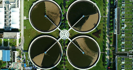 4K航拍深圳观澜水质净化厂视频的预览图