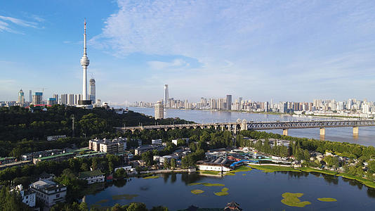 8k素材延时摄影航拍长江江景电视塔桥梁车流视频的预览图