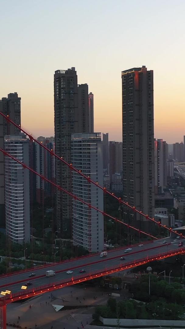 长江江景鹦鹉洲长江大桥材料航拍风景城市天空夕阳下的夕阳视频的预览图