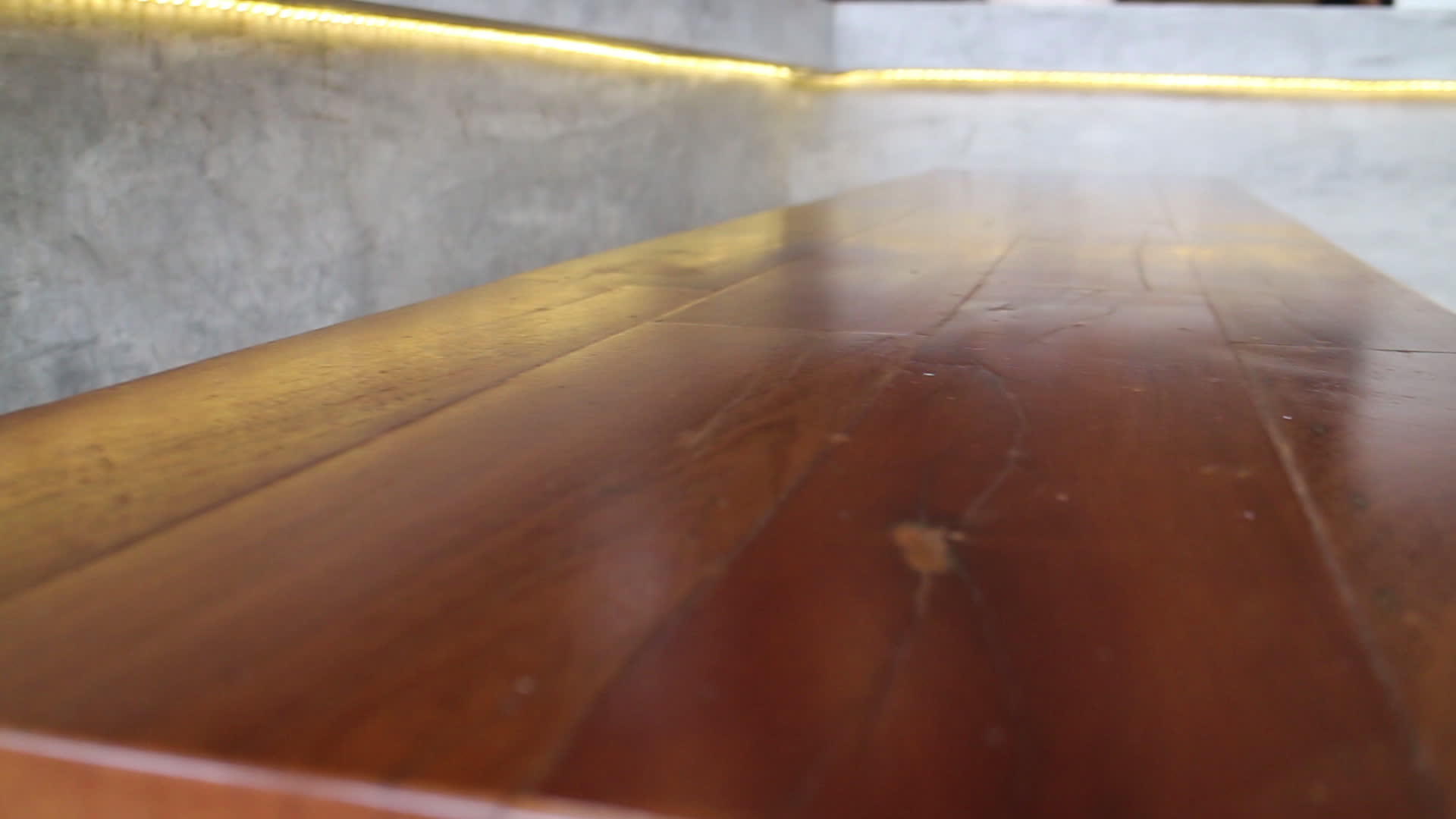 硬木板桌视频的预览图