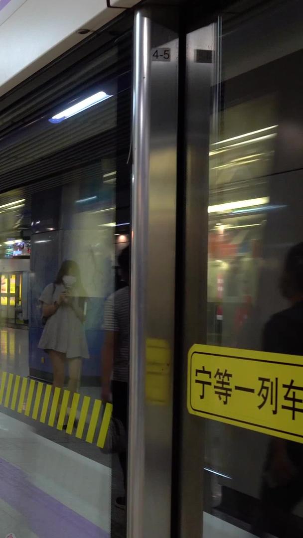 上海交通大学地铁站【视频无肖像权】视频的预览图