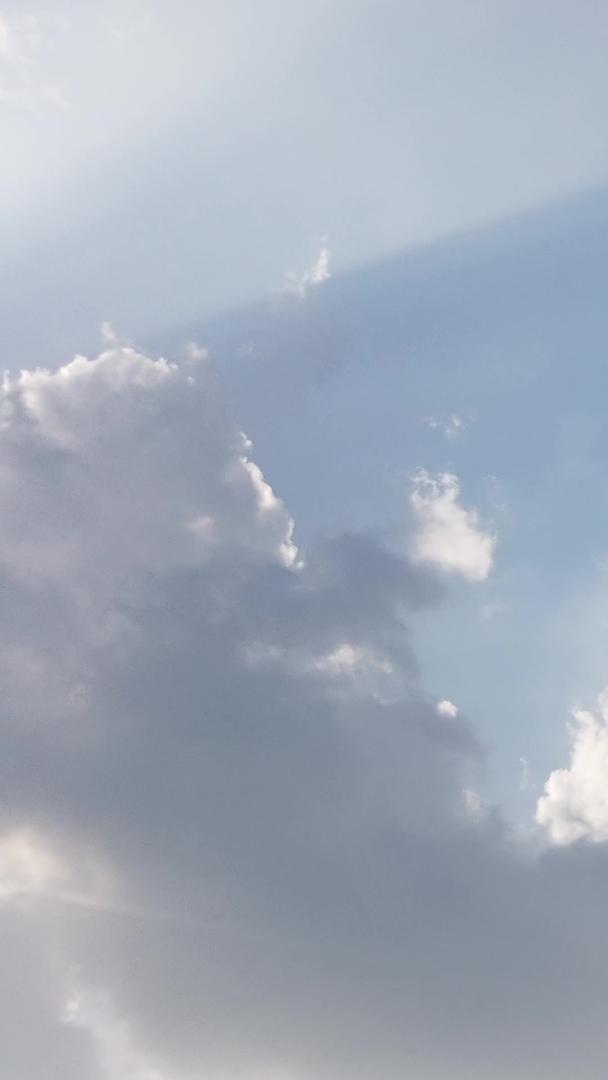 延迟摄影晴朗天空流动的云自然天空素材视频的预览图