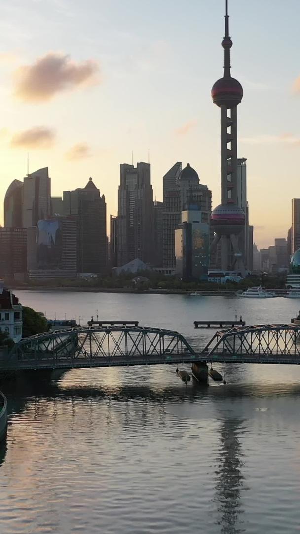 上海外白渡桥航拍日出视频的预览图