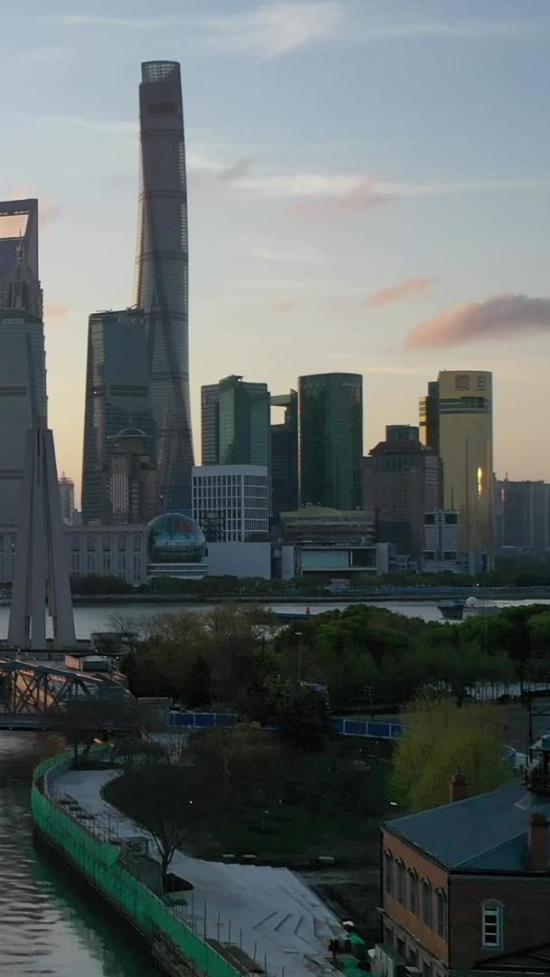 上海外白渡桥航拍日出视频的预览图