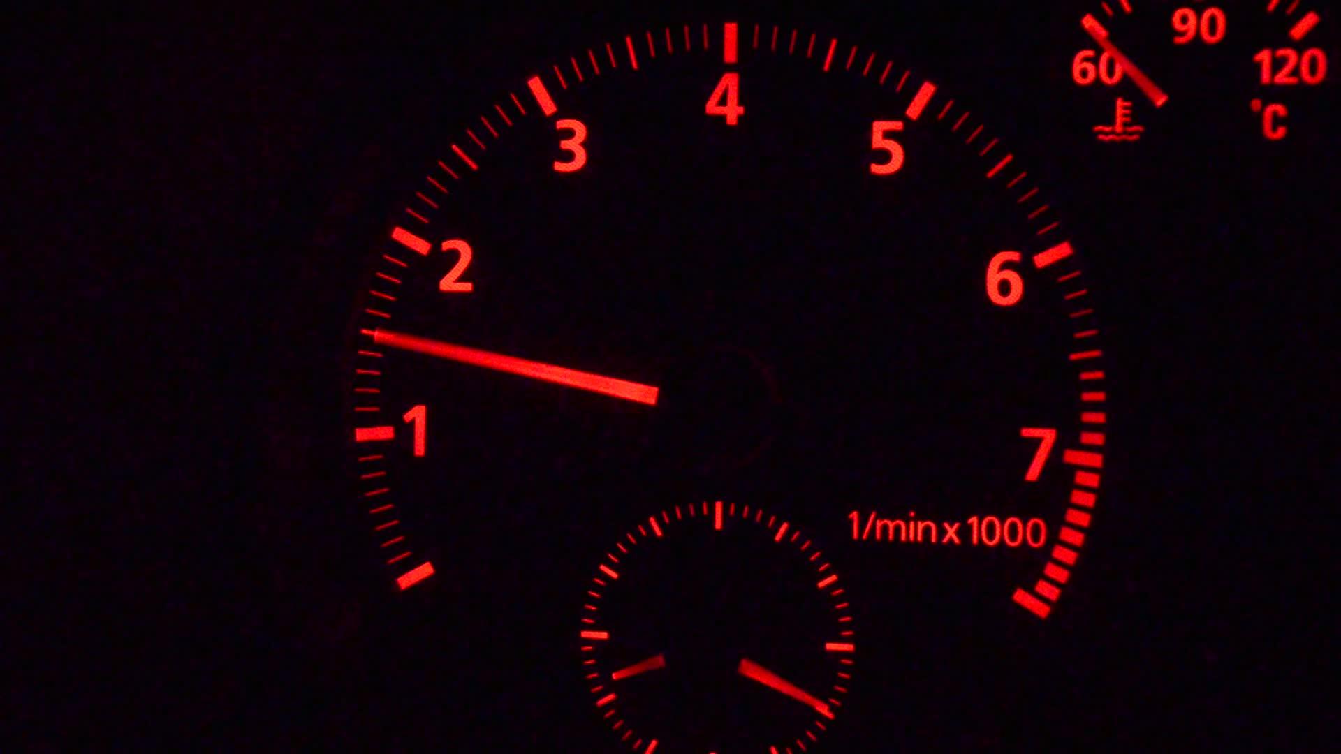 黑色仪表经典汽车计算机仪表板视频的预览图