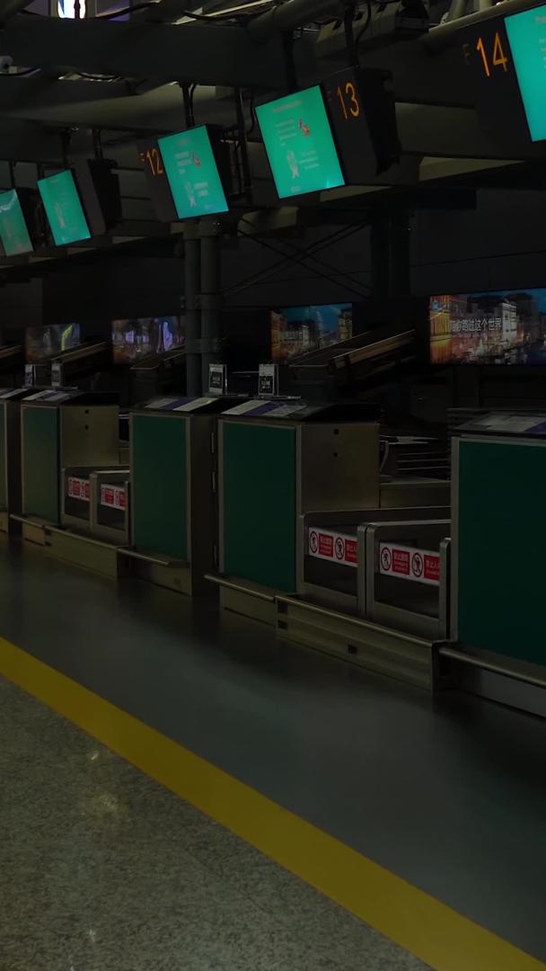 机场行李托运服务台安检视频的预览图