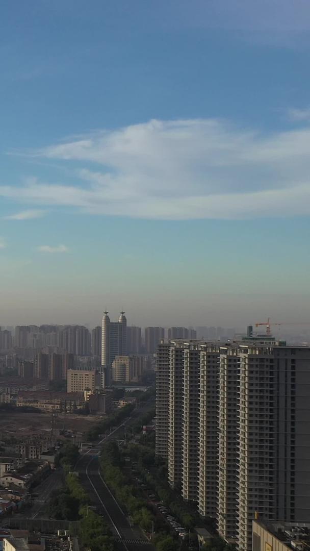 江苏省泰州市中心地标城市群黄昏航拍视频的预览图