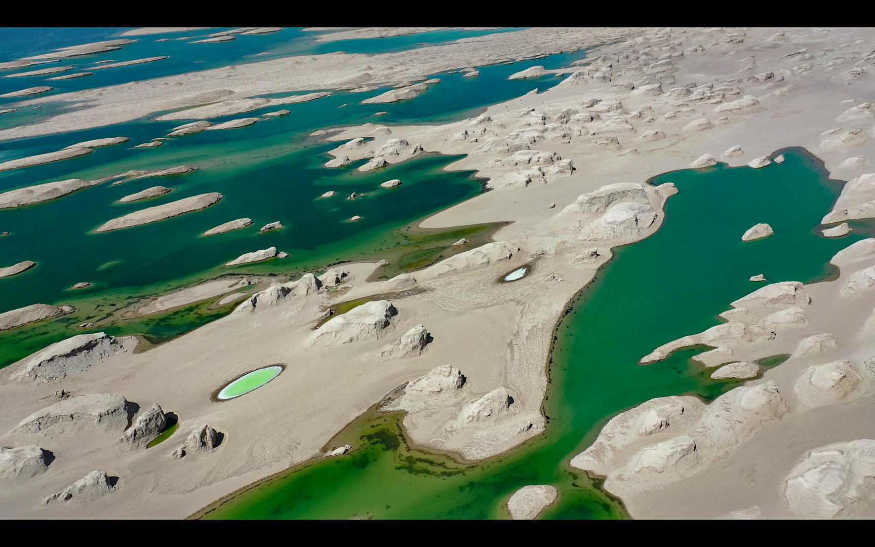 青海乌素特水上雅丹国家地质公园视频的预览图