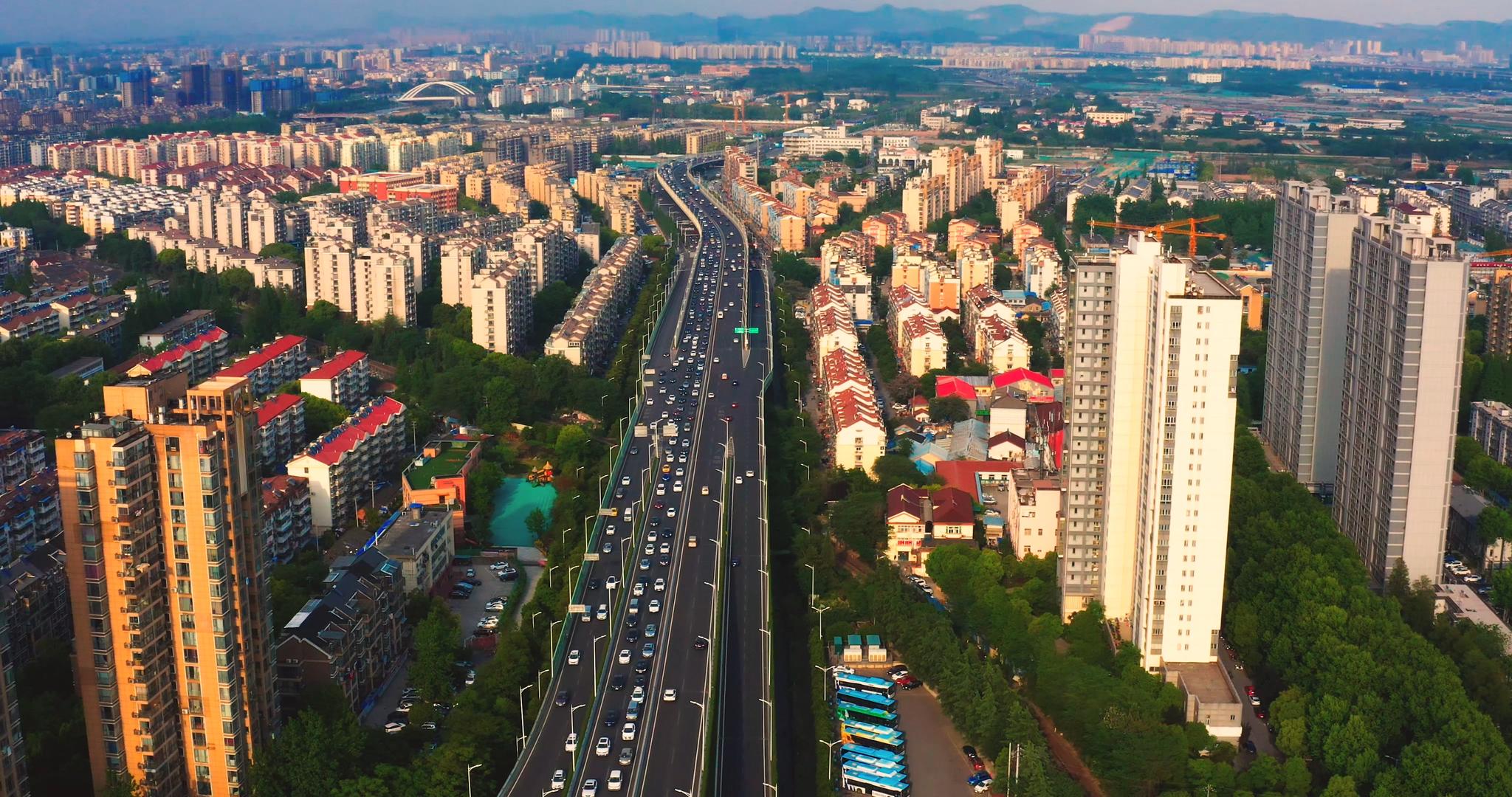 南京双桥门立交桥枢纽4K航拍视频的预览图