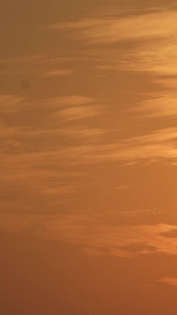 实拍美丽夕阳日落云彩延时摄影视频的预览图