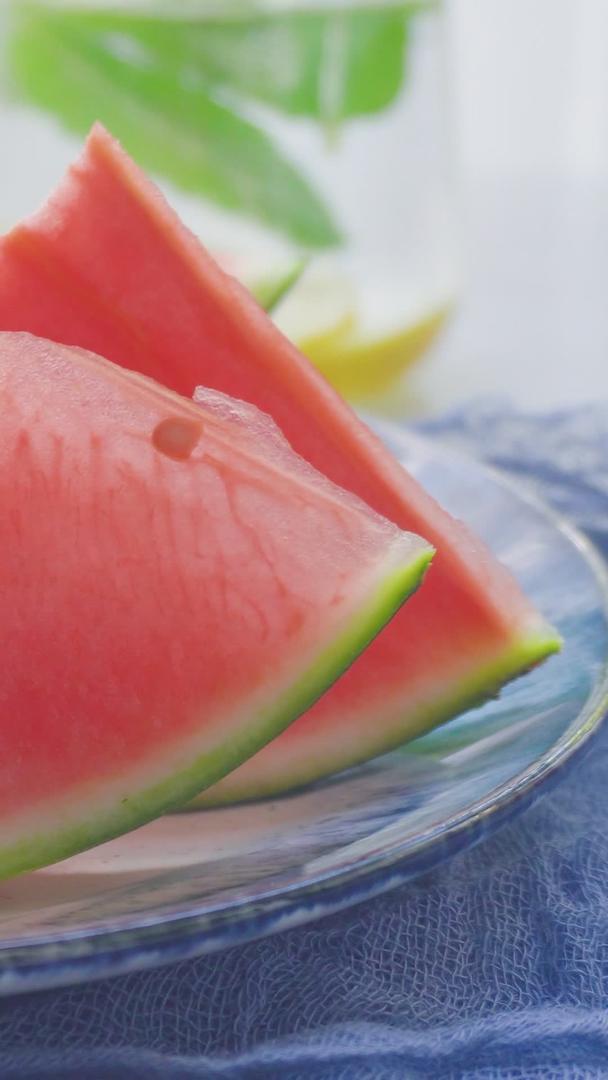 凉爽的夏季水果西瓜甜点视频的预览图