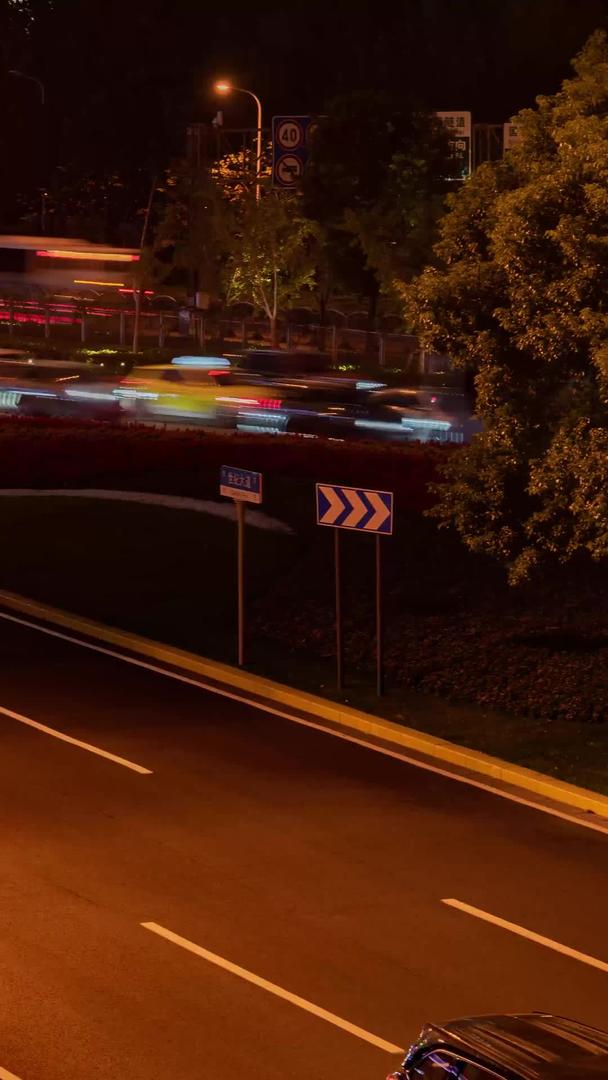 夜景繁华大城市交通枢纽汽车延时视频的预览图