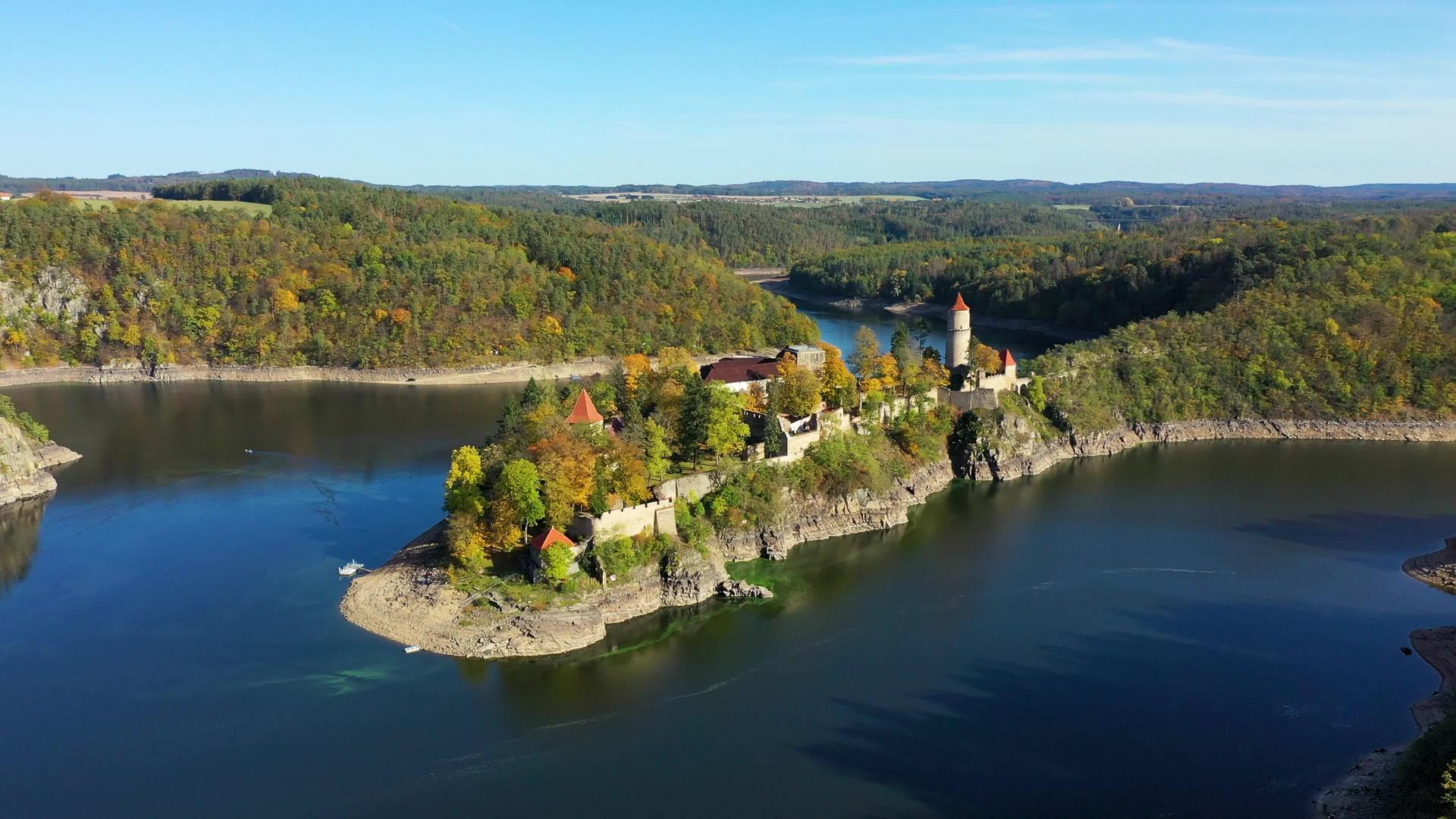 捷克城堡的鸟瞰图视频的预览图