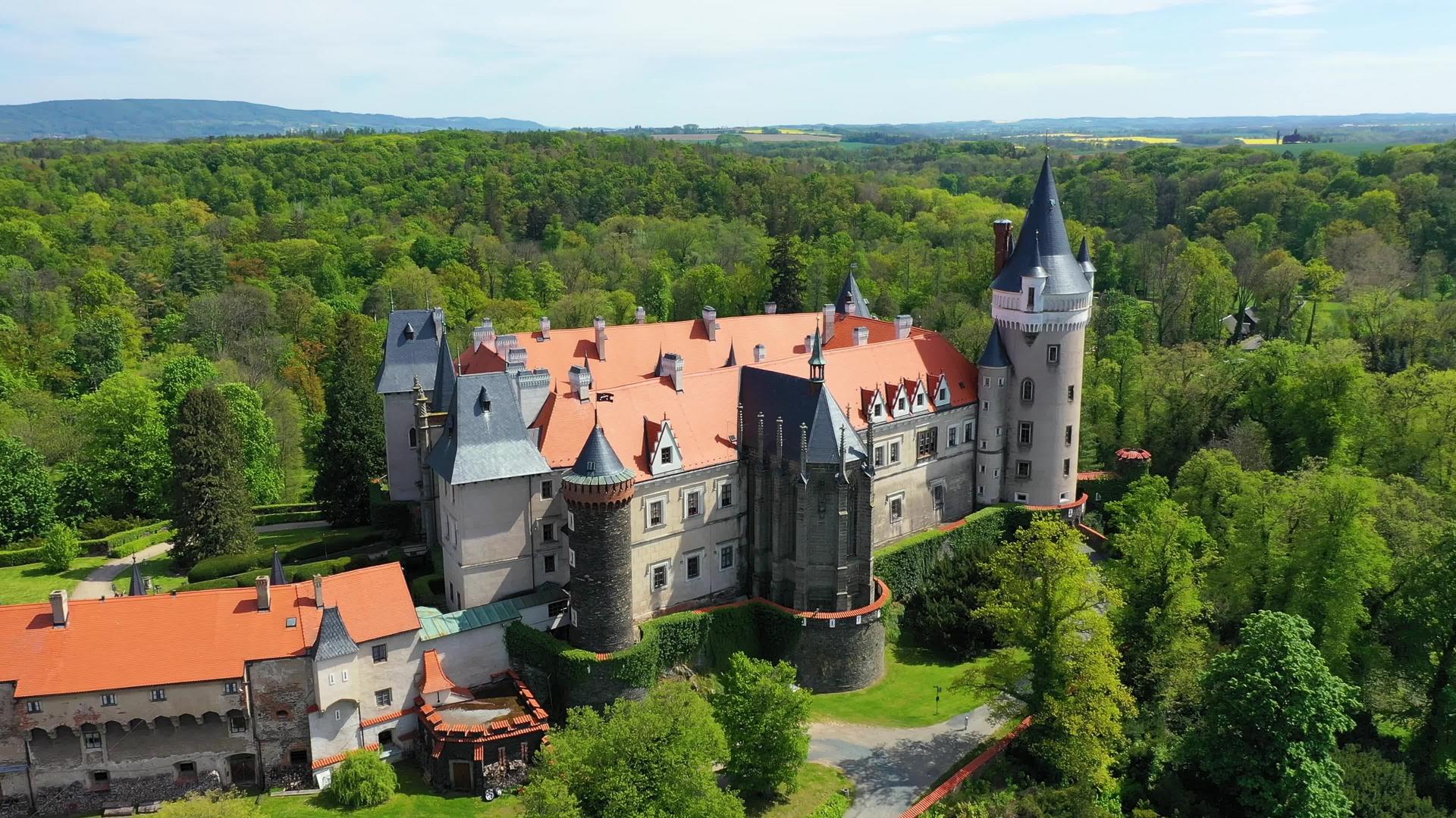 鸟瞰捷克斯维克弗城堡视频的预览图