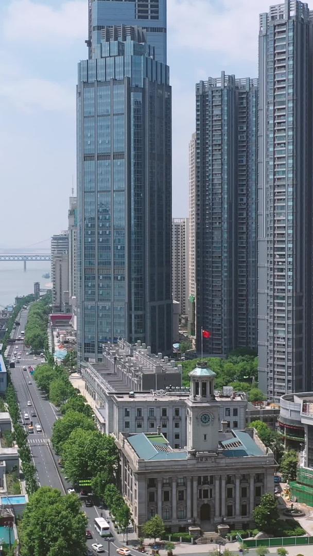 城市地标江景街景繁华商务区建筑群素材视频的预览图
