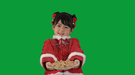4K绿幕古装小女孩展示饺子视频的预览图