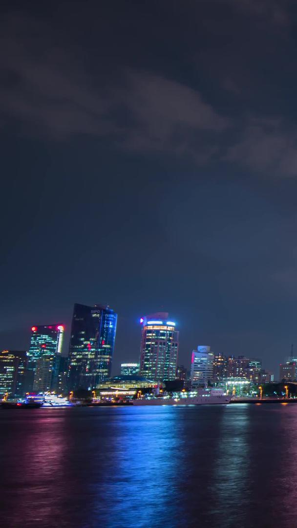 黄浦江摄影延迟了上海北外滩城市照明大楼夜景视频的预览图