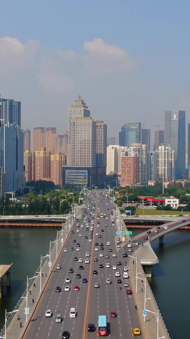 沈阳浑河大桥与CBD商业中心航拍视频的预览图