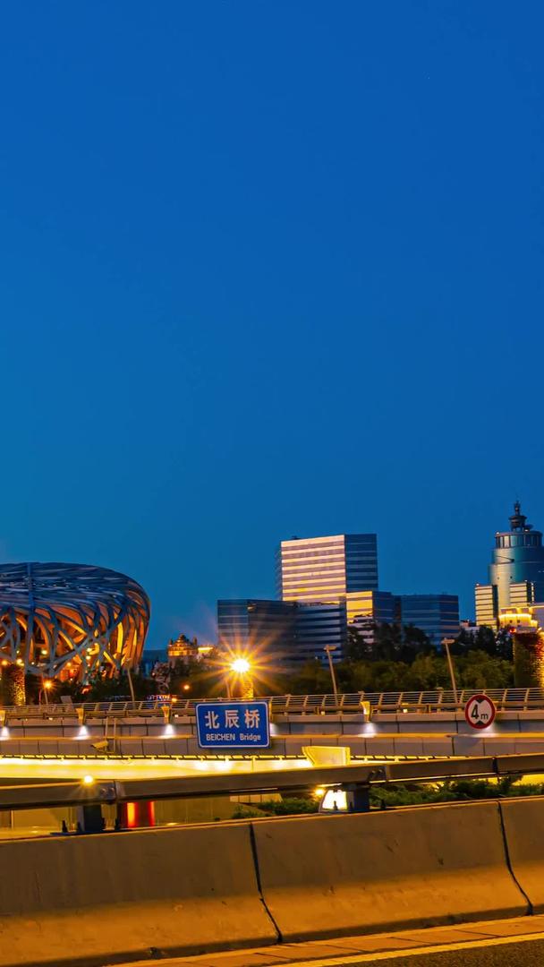 北京奥体中心鸟巢场馆大气延迟夜景视频的预览图