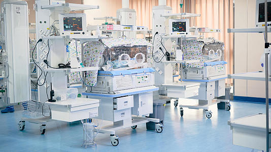 8k实拍医院新生儿重症监护室视频的预览图