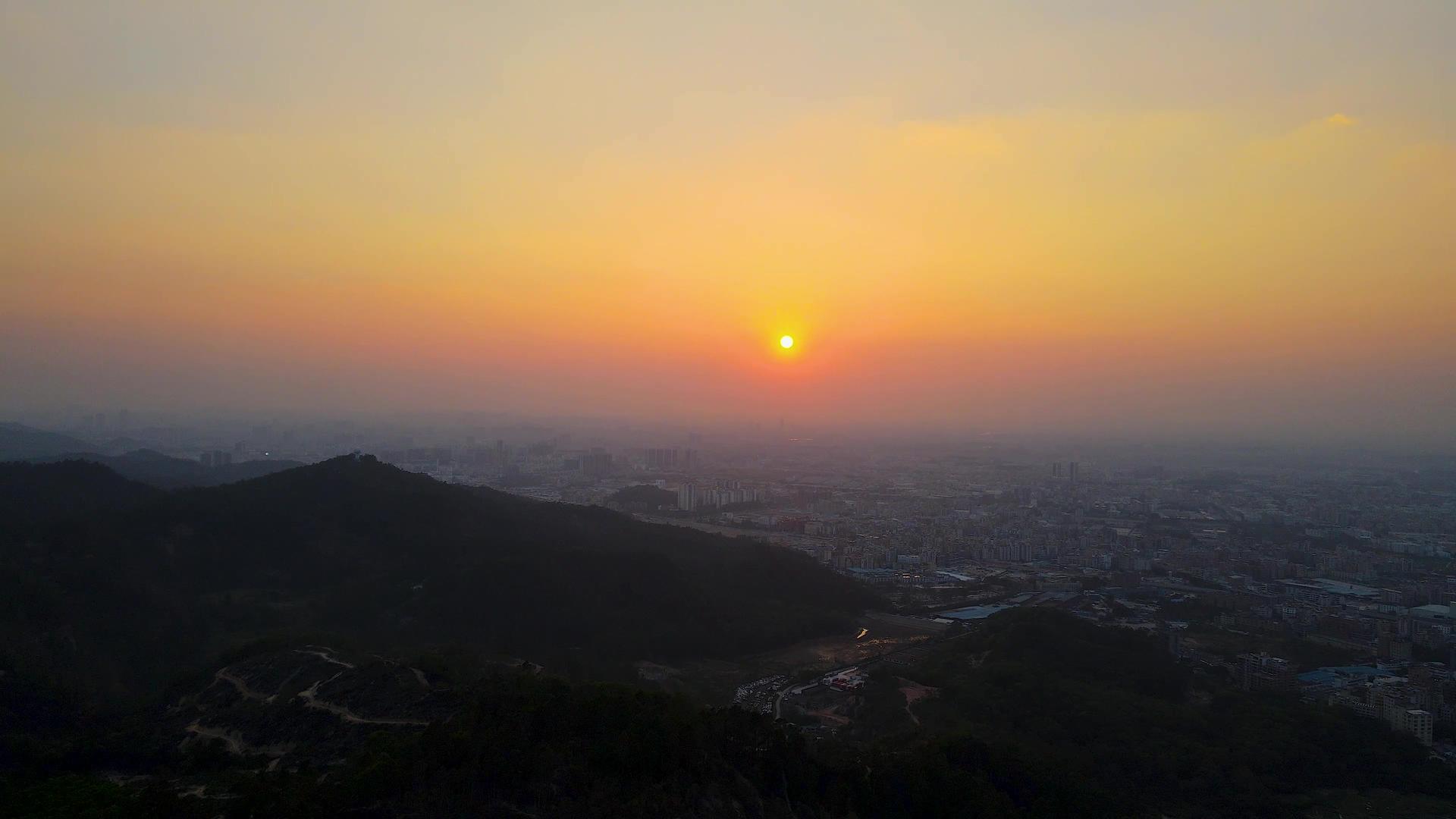广州白云山夕阳视频的预览图