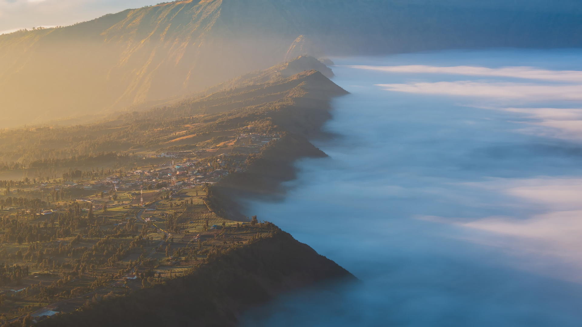 美丽的悬崖村庄阳光和雾以及印度安尼的里程碑式旅行(同声)视频的预览图