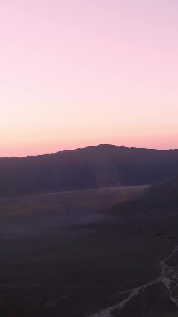 火山航拍布罗莫视频的预览图
