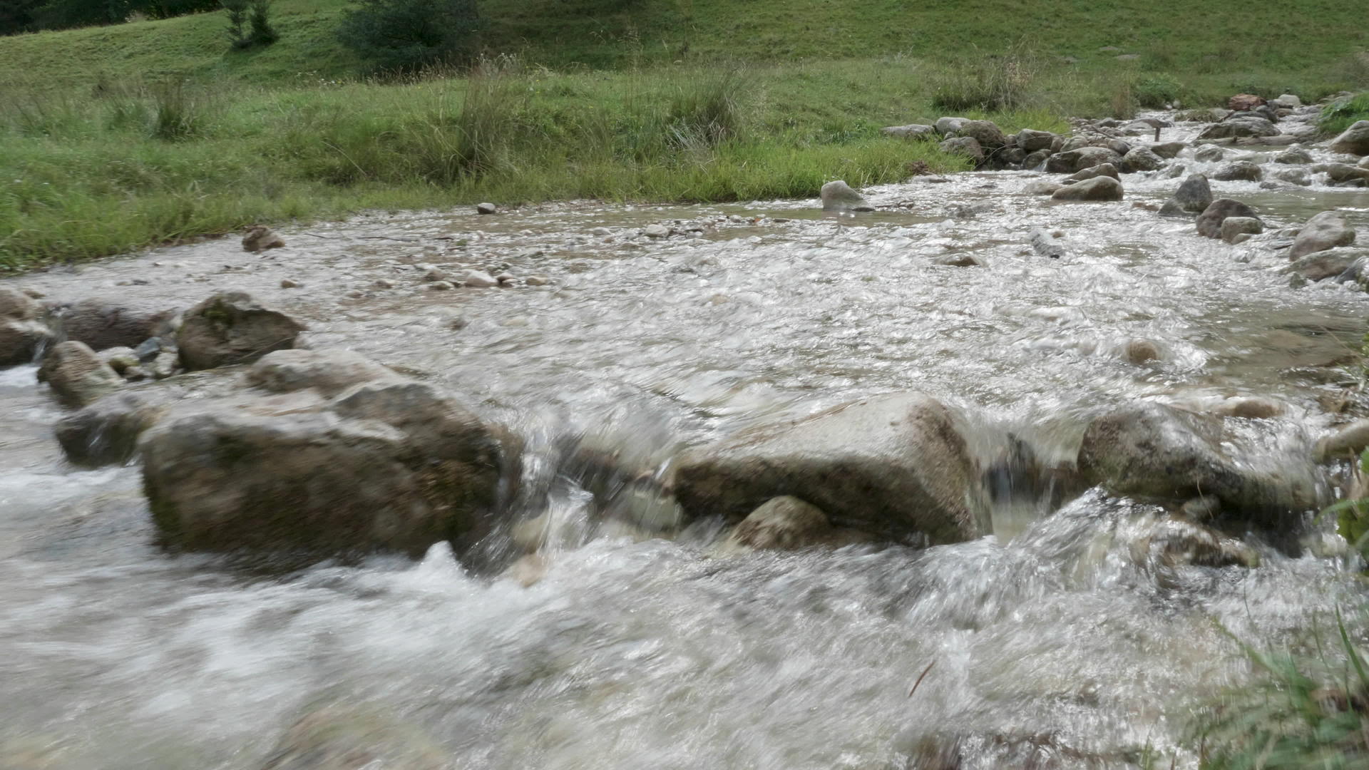 河流湍急视频的预览图