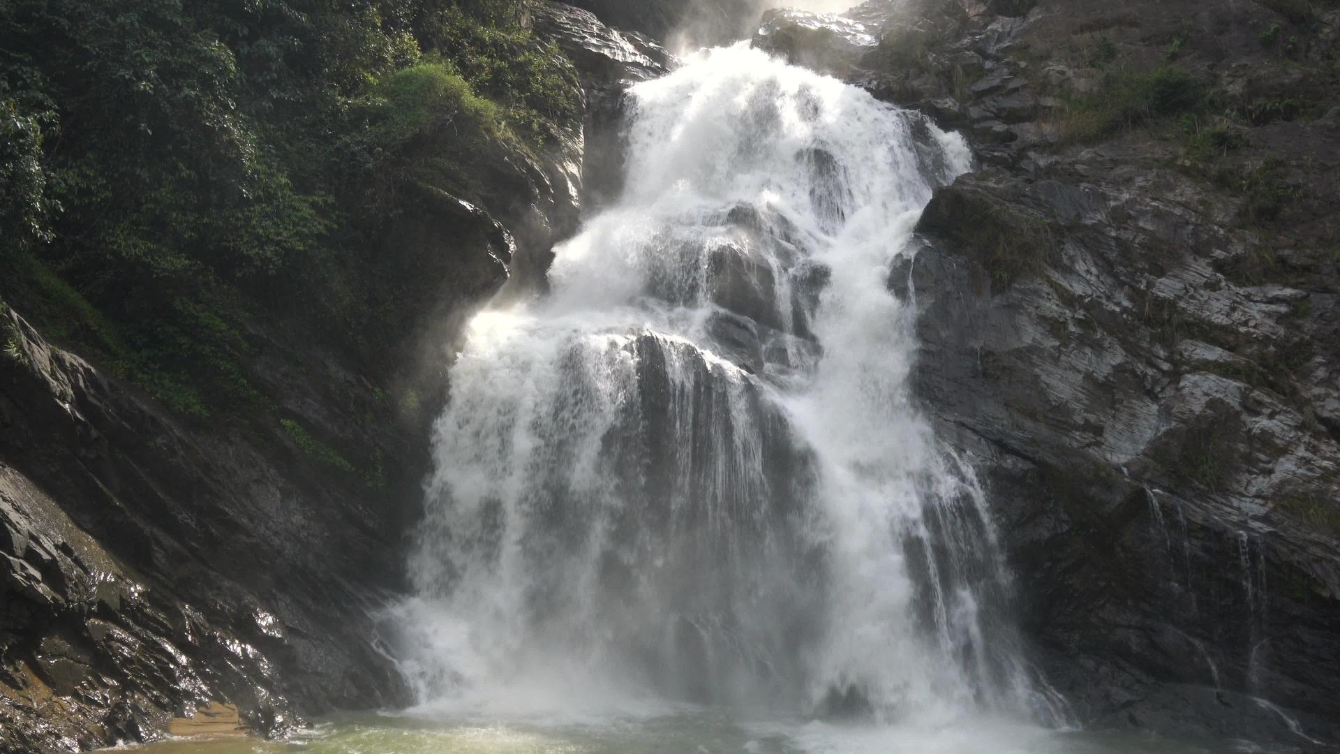 瀑布流淌视频的预览图