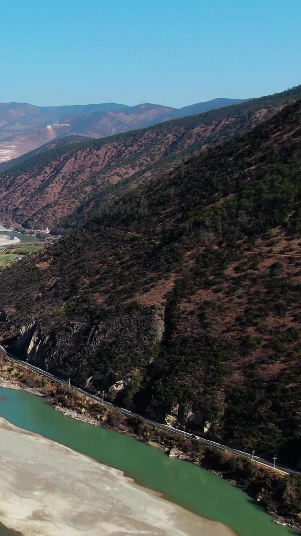 航拍云南长江山河自然风光视频视频的预览图