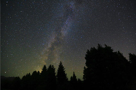 山间银河星空延时摄影视频的预览图