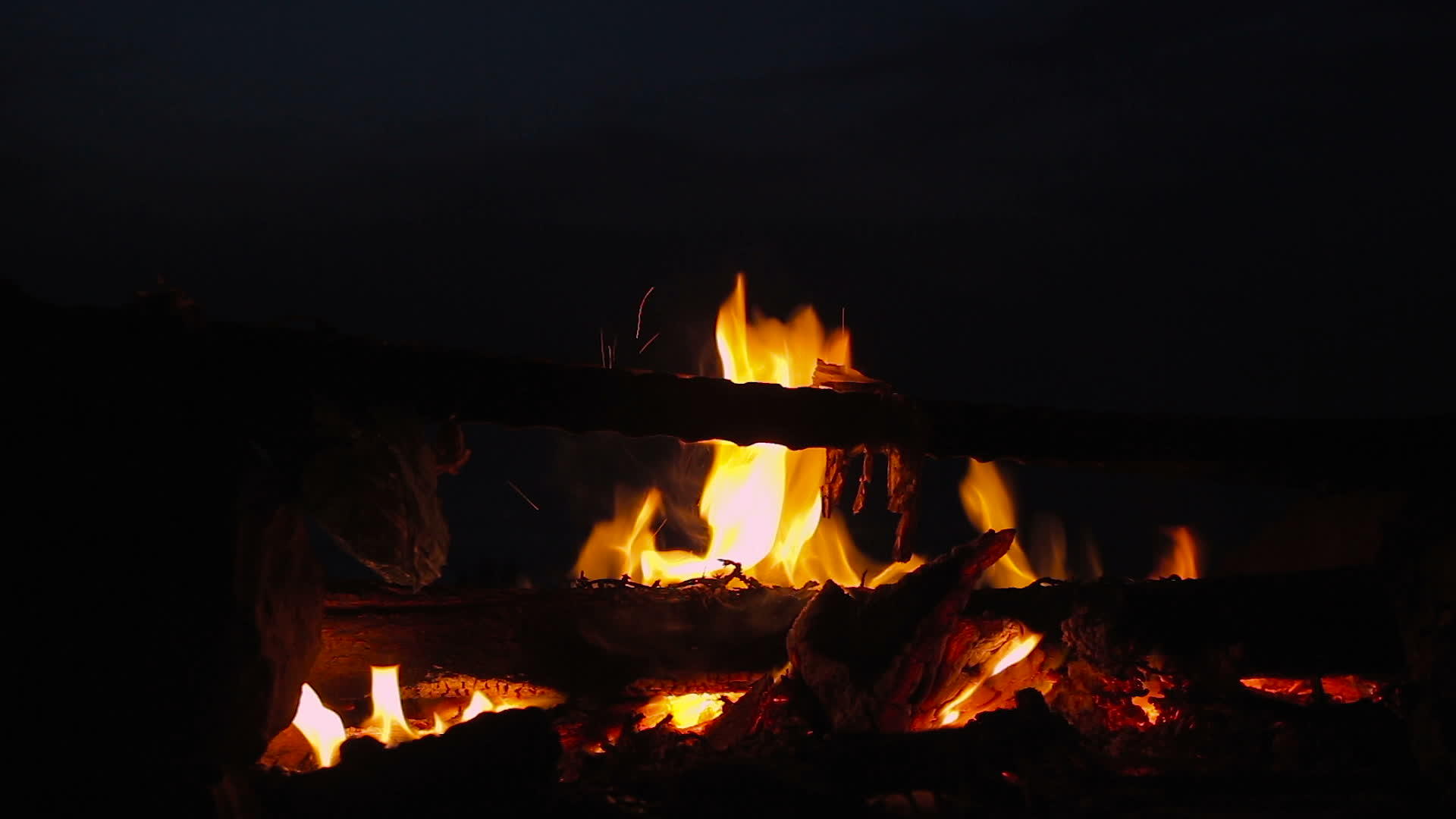 晚上烧火时用锅炉做饭视频的预览图