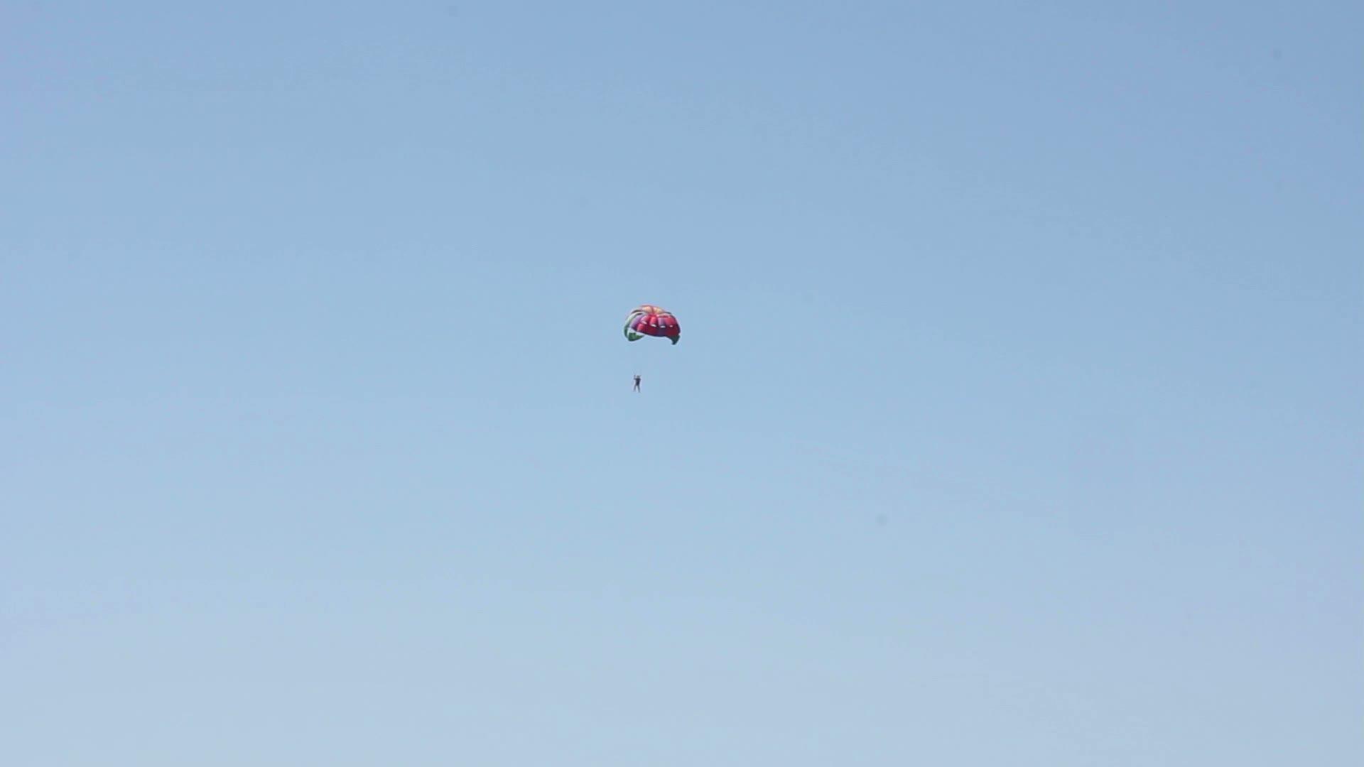 海上降落伞视频的预览图