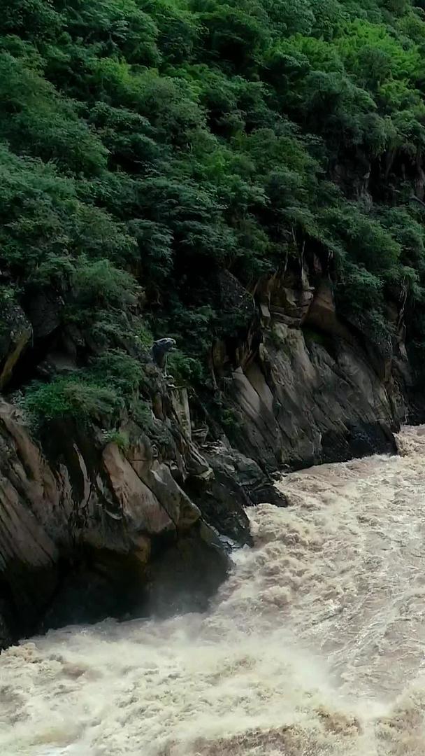 云南香格里拉虎跳峡景区航拍视频的预览图