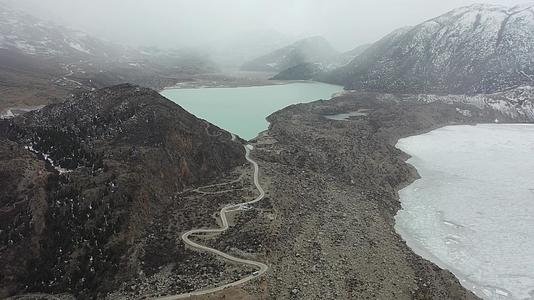 西藏米堆冰川湖视频的预览图