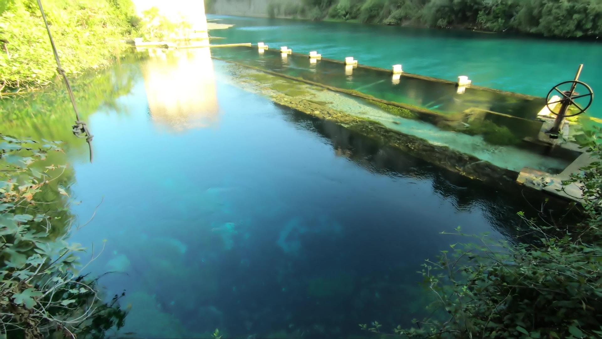 纳尔尼地区有蓝水视频的预览图