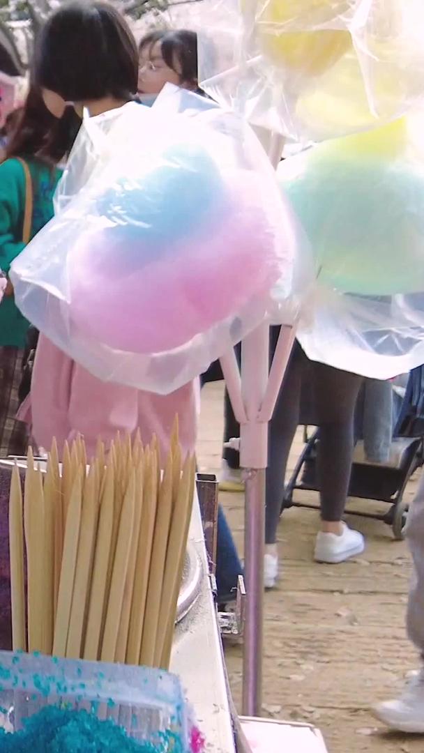 城市街头制作小吃美食粉色棉花糖素材料视频的预览图