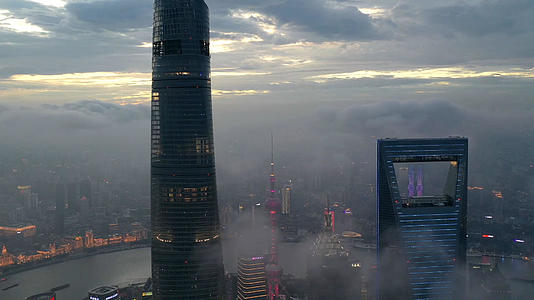 云海中的上海中心视频的预览图