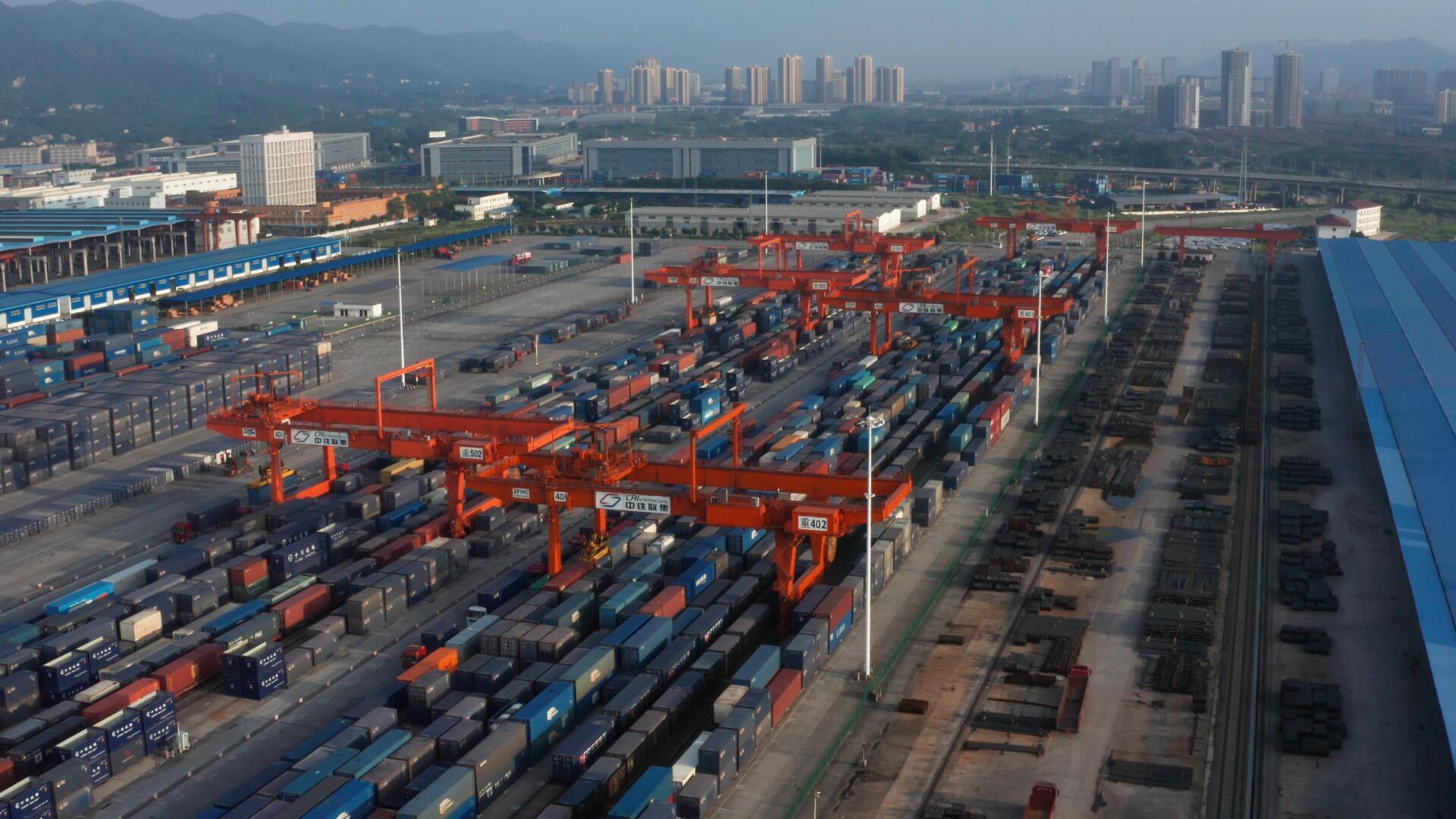 4K重庆物流港口航拍视频的预览图