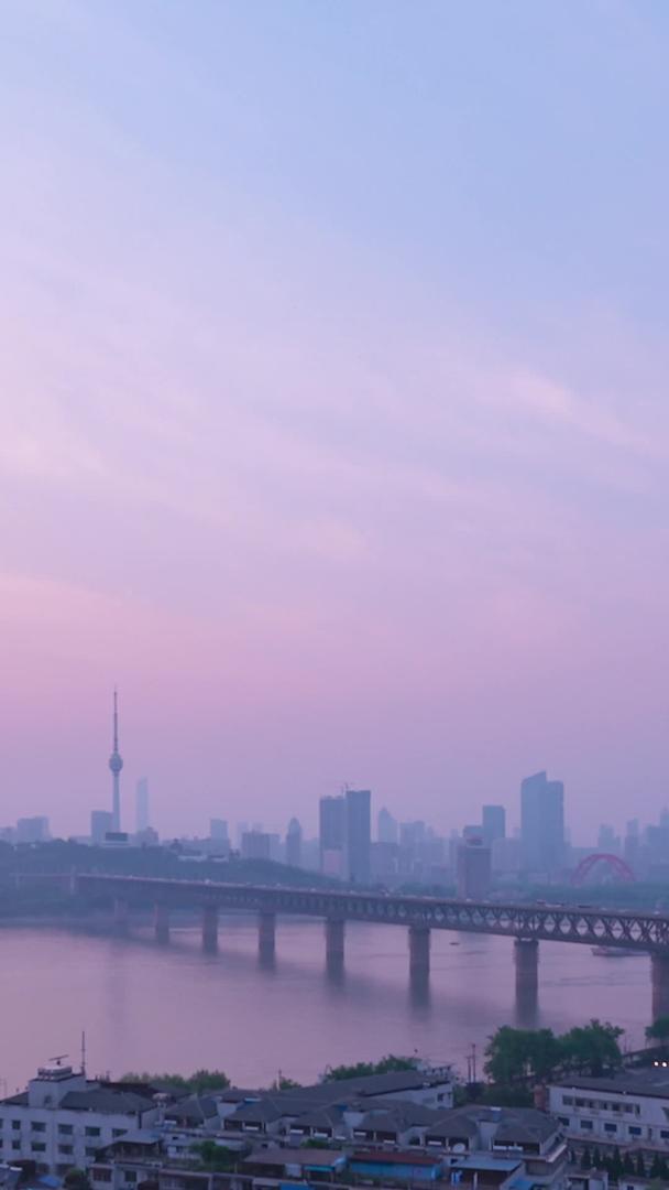 延时摄影航拍城市夕阳夕阳天空长江江景街景素材视频的预览图