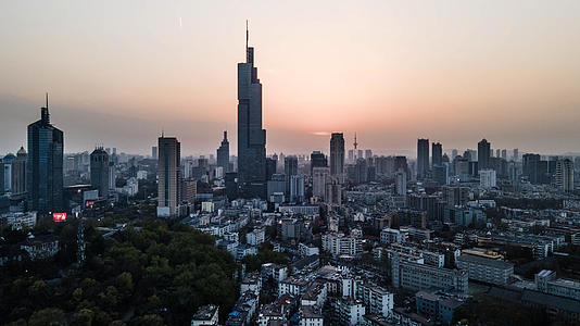 4K航拍南京地标紫峰大厦延时摄影视频的预览图