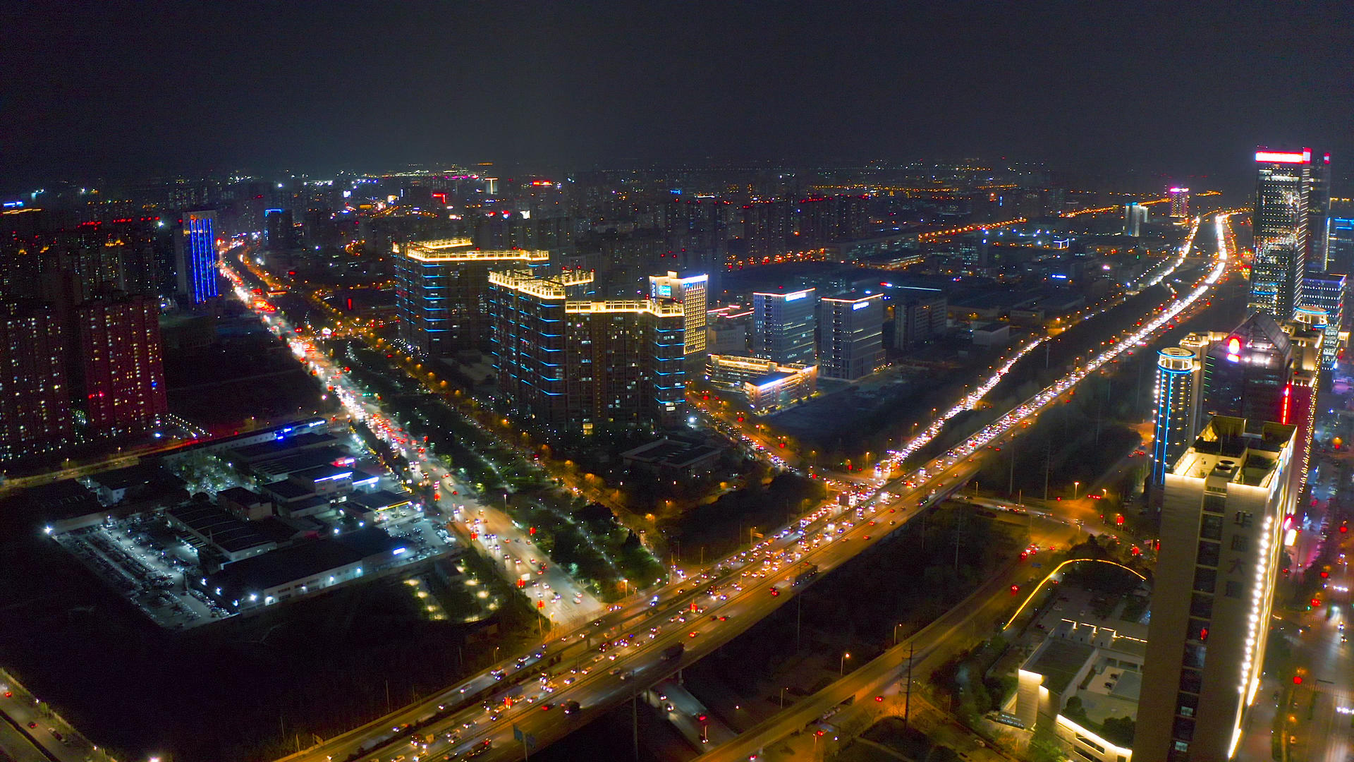 都市夜景4K航拍视频的预览图