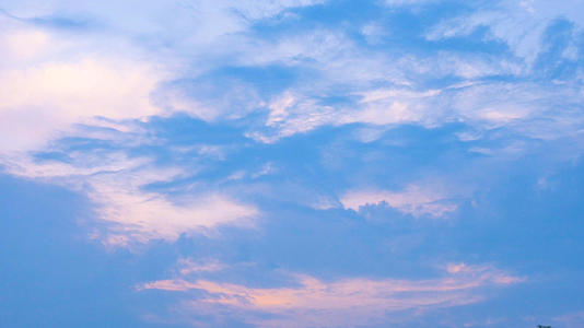 4K夕阳下的乌云延时视频的预览图